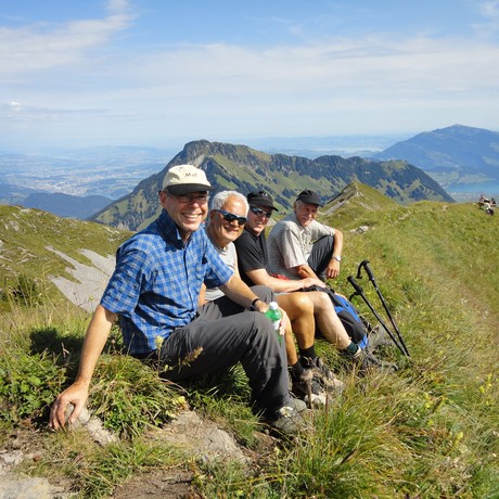 Geübte Berggänger, direkt dahinter das Stanserhorn